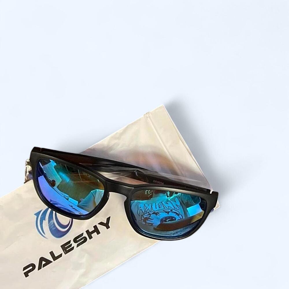 Paleshy black sunglasses with blue mirror lens